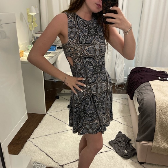 American eagle cut out dress with paisley pattern - Picture 2 of 2